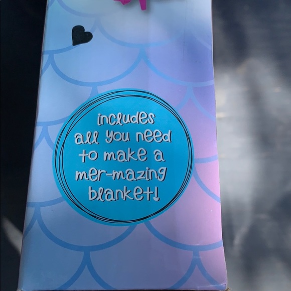 Make your own mermaid blanket kit - Picture 2 of 8